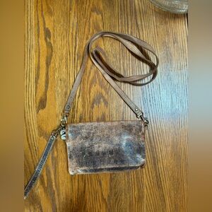 BedStu Crossbody clutch